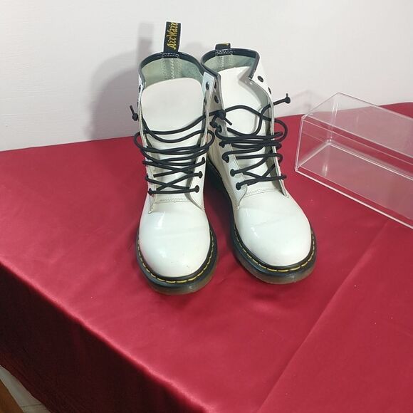 Dr. Doc Martens 1460 Womens Size 10 White Patent Leather 8 Eyelet Combat Boots. - Picture 12 of 14